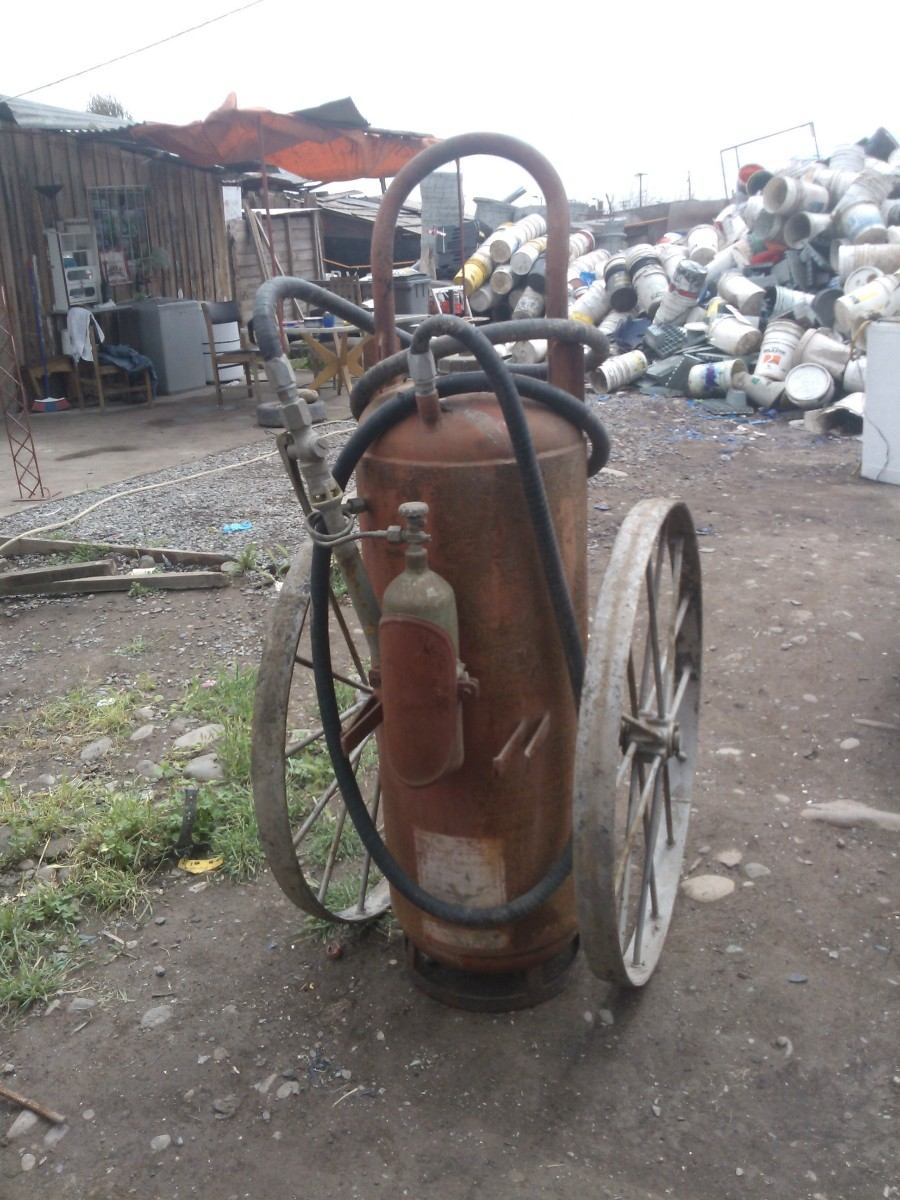 extintor antiguo con soporte para moto y coche - Motos Clasicas MG