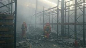 Incendio en una fábrica de aceites cerca de Valencia