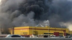 Incendio espeluznante en un centro comercial de Moscú